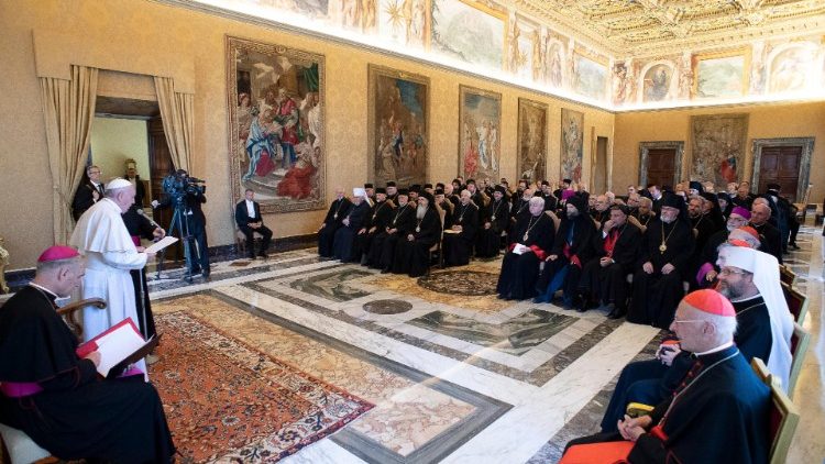 यूरोप के काथलिक धर्माध्यक्षों के साथ सन्त पापा फ्राँसिस, वाटिकन में, तस्वीरः 2019 