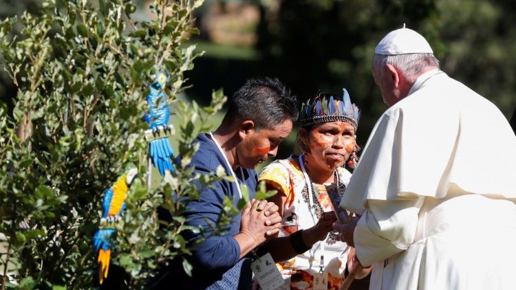 Der Papst traf auch Indigene
