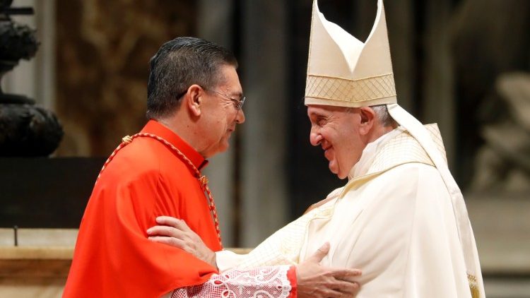Папа Францішак і кардынал Аюса Гішот. Ілюстрацыйнае фота