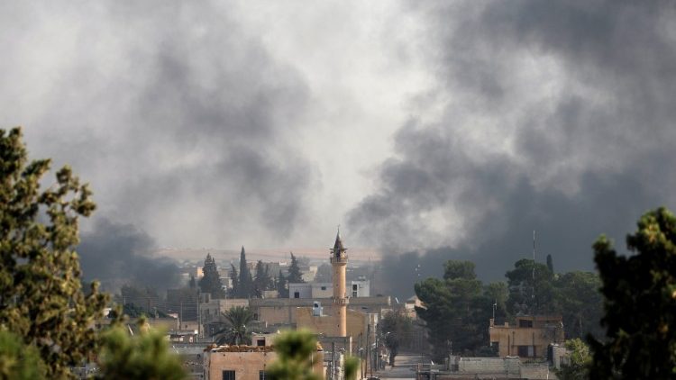Turkija bombarduoja kurdų pozicijas Sirijoje. Pranešama apie žuvusius ir sužeistus civilius