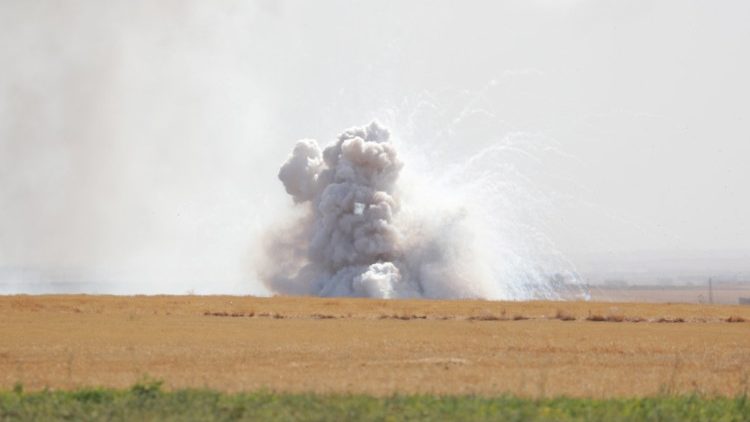 Explosions près de Tell Abyad, ville syrienne frontalière de la Turquie