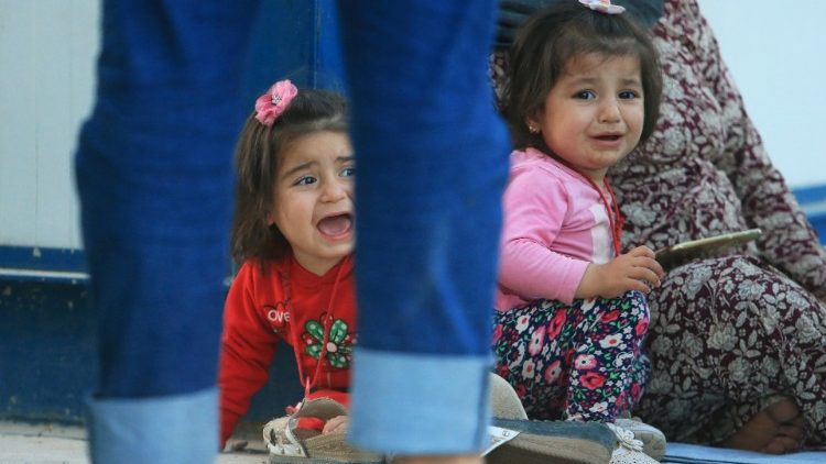 Сирийски разселени деца в бежанския лагер край Дохук, Ирак, след турската офанзива