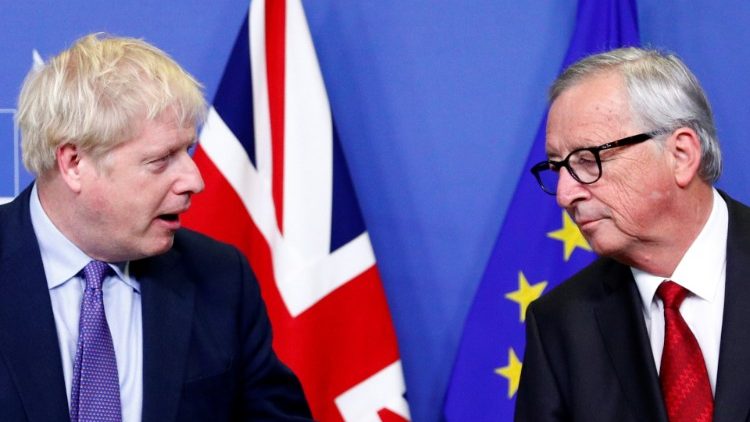 Il premier britannico Boris Johnson e il presidente della Commissione europea Jean-Claude Juncker