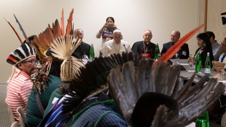Папата со групата домородци од Амазонија; Ватикан 17 октомври 2019