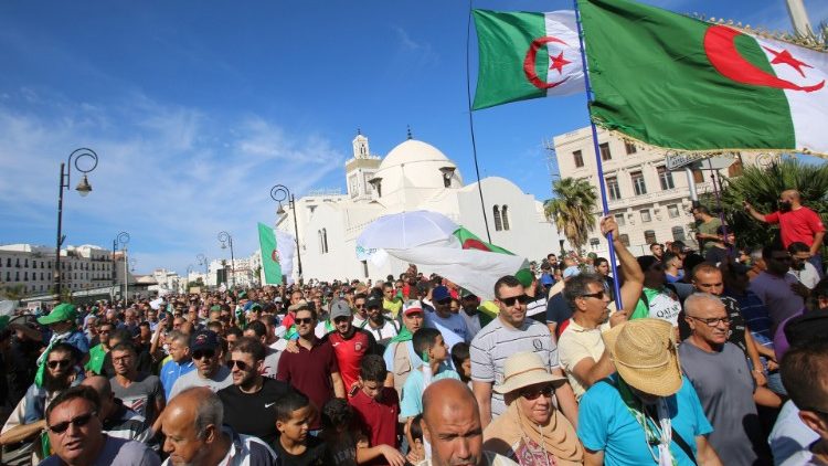 Eine Demonstration in Algier, allerdings nicht zum Thema Kirchenschließungen