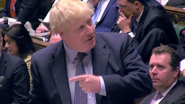 Il premier britannico Johnson al dibattito sulla Brexit