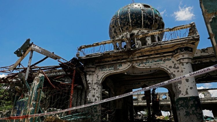 Die große Moschee in Marawi ist wie viele andere Gebäude immer noch nicht wieder aufgebaut