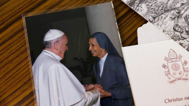 Irmã Ana Rosa com seu primo, o Papa Francisco