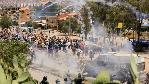  Exactions en Bolivie en attendant une issue politique 