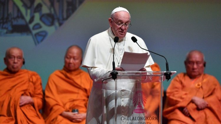 El Papa se encontró con los líderes budistas en su viaje a Tailandia, noviembre 2019.