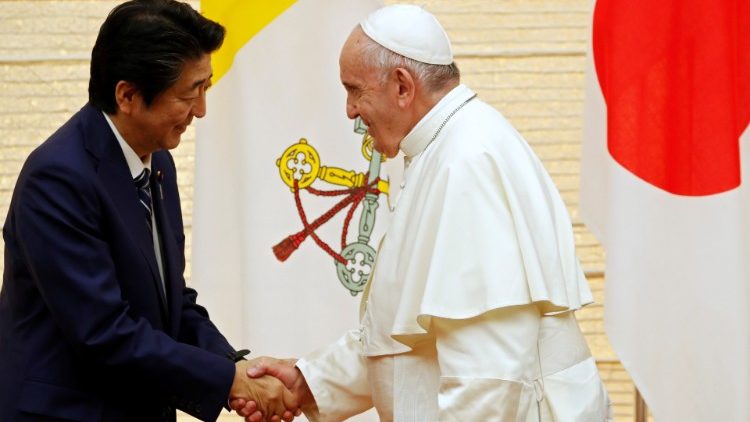 Popiežius Pranciškus ir Japonijos ministras pirmininkas Shinzo Abe