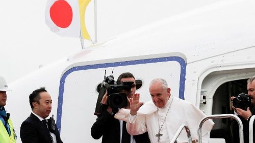 Papst Franziskus reist aus Japan ab