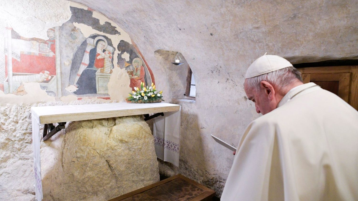 Pope visits place of first Nativity Scene, in Italian town of Greccio - Vatican News