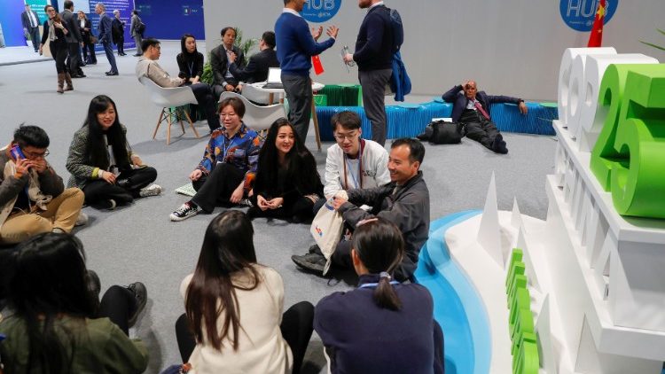 An der Weltklimakonferenz in Madrid nehmen auch viele junge Menschen teil,