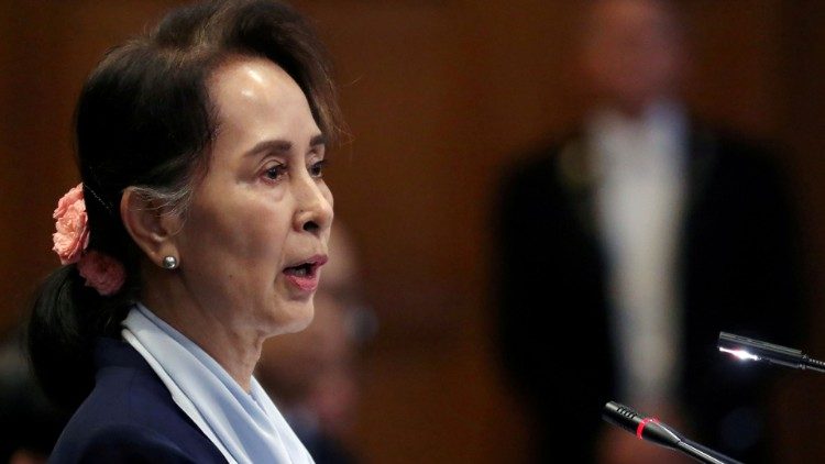 De-facto-Staatschefin Aung San Suu Kyi musste sich vor dem Obersten Gerichtshof in Den Haag für ihr Schweigen zu den Menschenrechtsverletzungen an den Rohingya veranworten