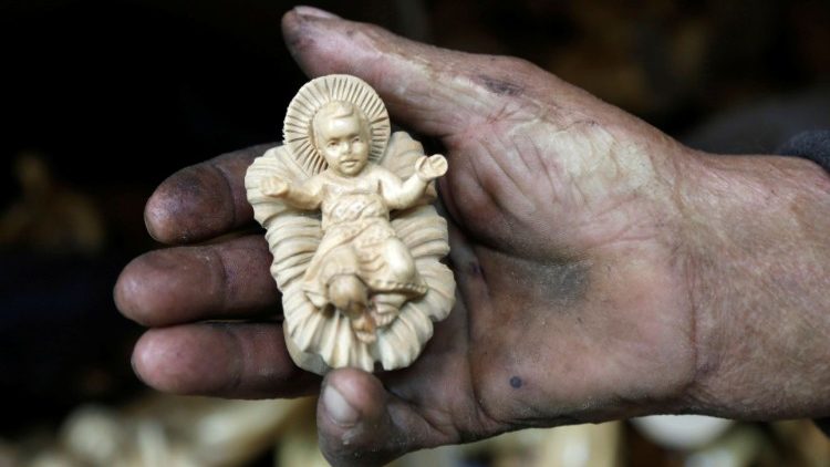 巴勒斯坦工匠雕制的耶稣圣婴像