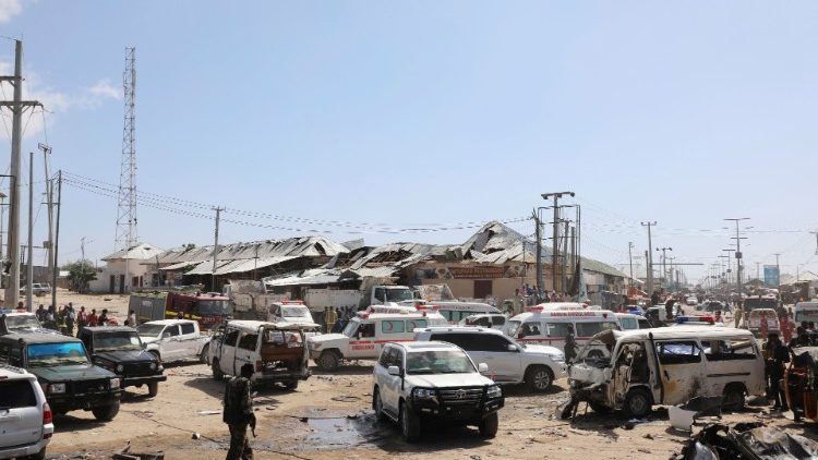 Un attentat à la voiture piégée a fait au moins 79 morts et des dizaines de blessés le 28 décembre dans un quartier animé de Mogadiscio. 