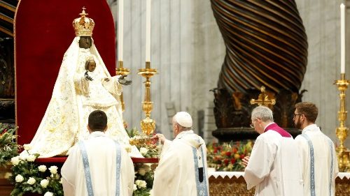 Francisco confía el nuevo año a María, Santa Madre de Dios, pidiendo paz y unidad