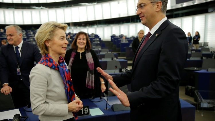 Ursula von der Leyen, présidente de la Commission Européenne, et le Premier ministre croate Andrej Plenkovic au Parlement Européen (Strasbourg), le 14 janvier 2020