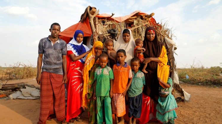 Une famille déplacée en raison de la sécheresse en Somalie.
