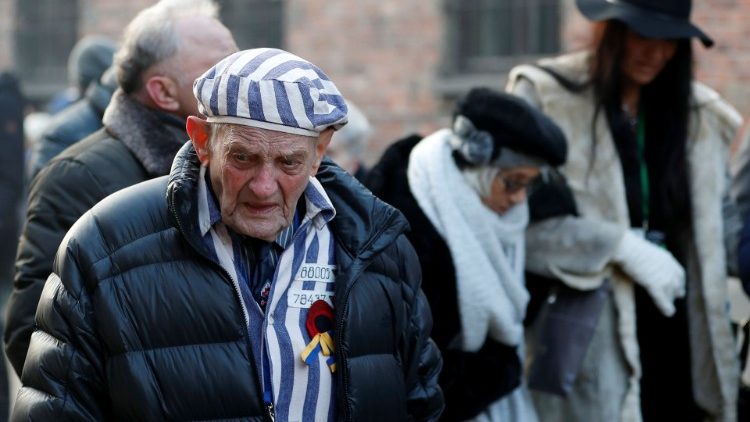 Un survivant de la Shoah participant aux commémorations de la libération du camp d'Auschwitz, le 27 janvier 2020 en Pologne.