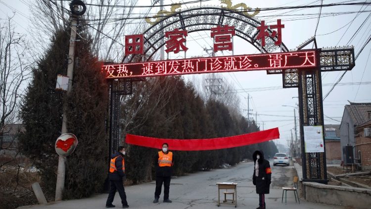 Posto di blocco nel villaggio di Tianjiaying vicino Pechino 
