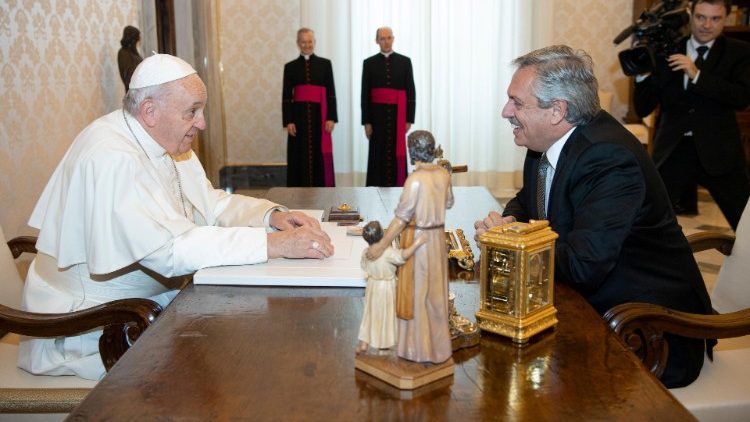 البابا يستقبل رئيس جمهورية الأرجنتين. بيان دار الصحافة الفاتيكانية