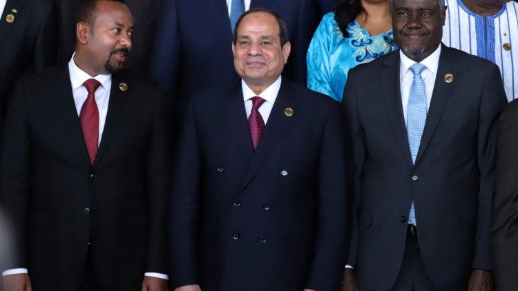 Le président égyptien et le Premier ministre éthiopien lors de l'ouverture du sommet de l'Union africane, le 9 février 2020. 
