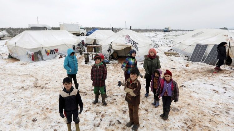 Вътрешно разселени деца в импровизиран лагер в Азаз, Сирия.