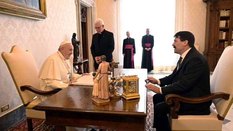 Papa amekutana na Rai wa Jamhuri ya Hungary Bwana Janos Ader visits Vatican
