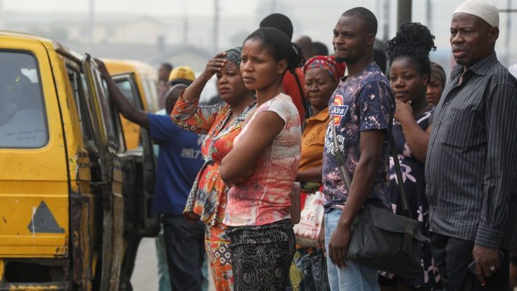 Un arrêt de bus à Lagos, capitale du Nigéria - 13 février 2020