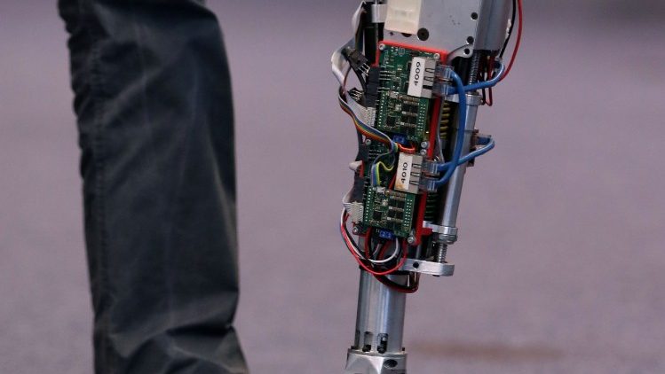A prosthetic leg equipped with artificial intelligence at the AI Xperience Center in Brussels