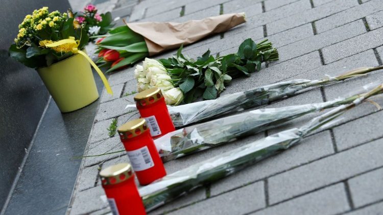 Zeichen von Betroffenheit und Mitgefühl in Hanau nach der Bluttat