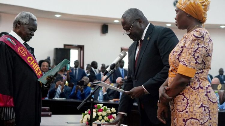 दक्षिण सूडान के उपराष्ट्रपति रिक मचार अपनी धर्शमपत्पनी के साथ शपथ ग्रहण के मौके  पर  22.02.2020