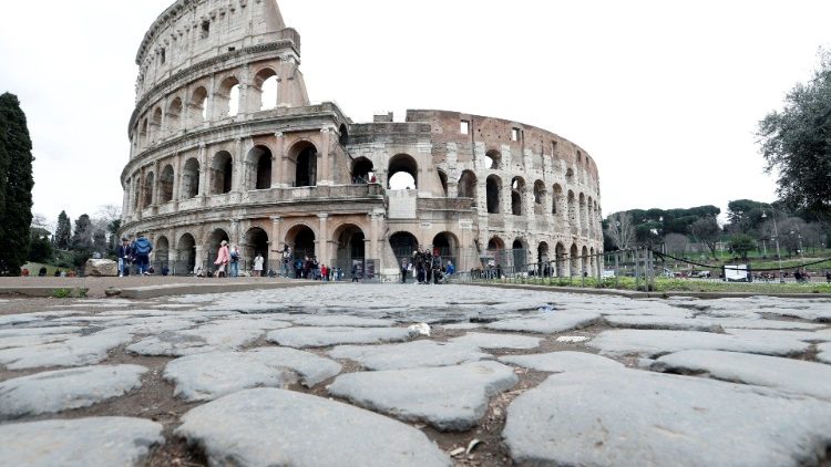 Il Colosseo tra i monumenti simbolo della città di Roma