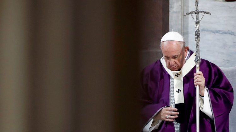Papst Franziskus bei der Prozession am Aschermittwoch auf dem Aventin