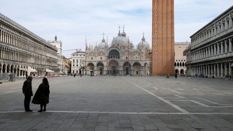 Une place Saint-Marc quasi vide à Venise, le 9 mars 2020