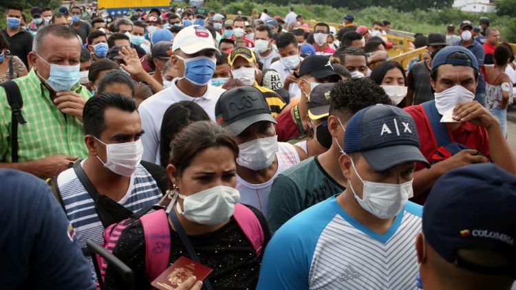 Venezuelski migranti na granici s Kolumbijom