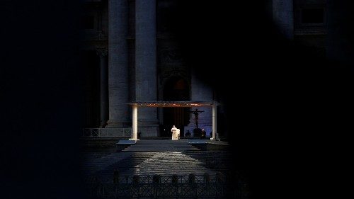 Homília pápeža Františka pri Urbi et Orbi: Víťazné zbrane sú modlitba a tichá služba