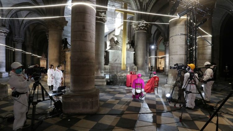 Abp Aupetit: Notre Dame przemawia do wszystkich, bo ma duszę