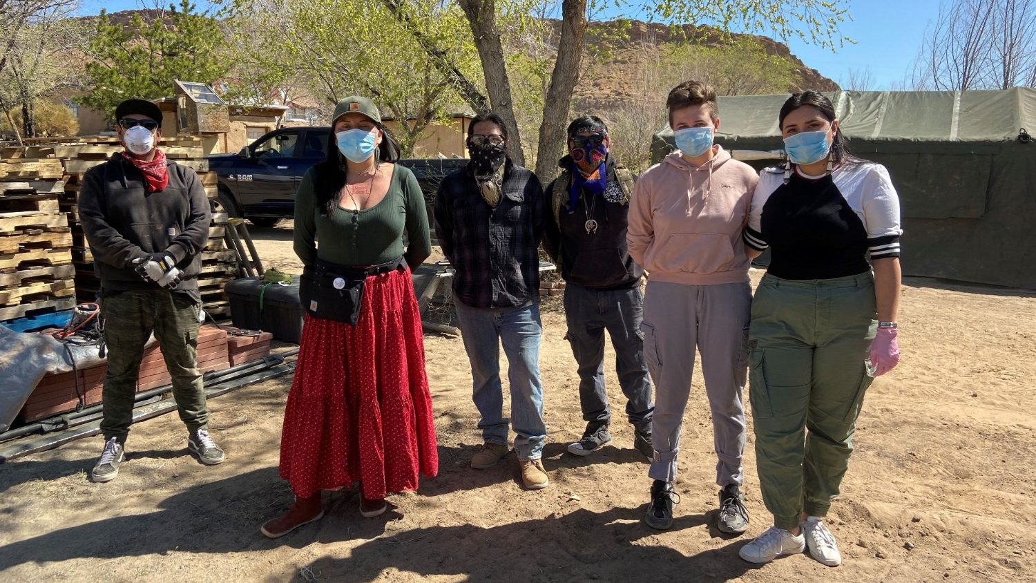 Motivados pelo padre, paroquianos em utah fazem máscaras para indígenas navajo - vatican news