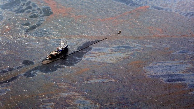 FILE PHOTO: Oil floats on the surface of the Gulf of Mexico around a work boat at the site of the Deepwater Horizon oil spill in the Gulf of Mexico