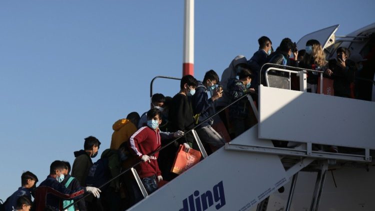 शरणार्थी शिविरों से जर्मनी स्थानान्तरित किये जा रहे अकेल छूटे नाबालिग, 18.04.2020