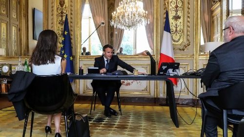 Emmanuel Macron s'entretient avec les cultes 