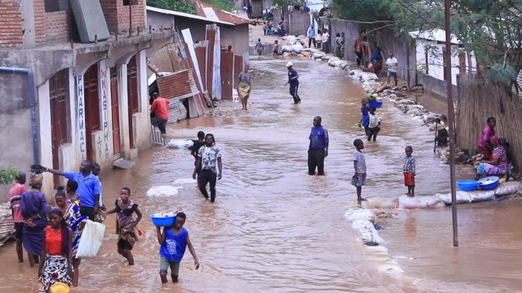 Une rue d'Uvira, dans la province du Sud Kivu, sous les eaux, le 21 avril 2020. 