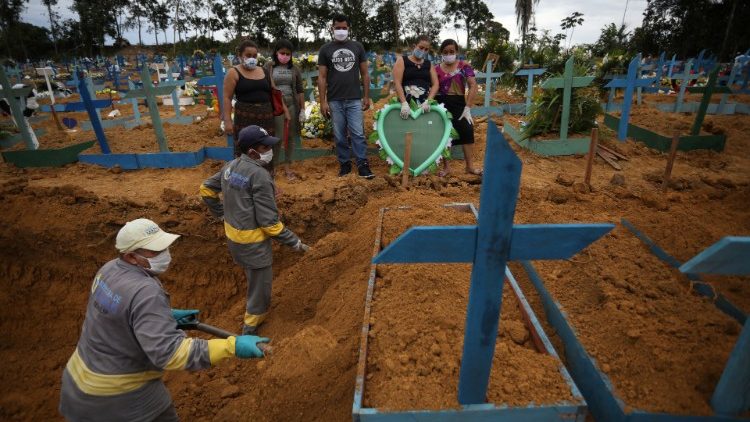 As valas comuns do cemitério público de Manaus