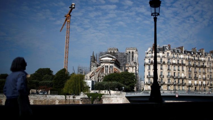 Der Wiederaufbau von Notre Dame geht auch wegen Corona nur schleppend voran, ab diesem Montag wird auf der Baustelle wieder gearbeitet