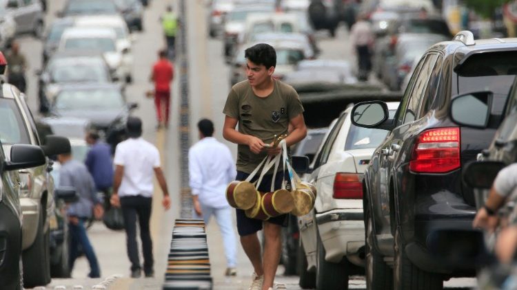 Un vendeur de rue à Sidon (Liban), le 2 mai 2020