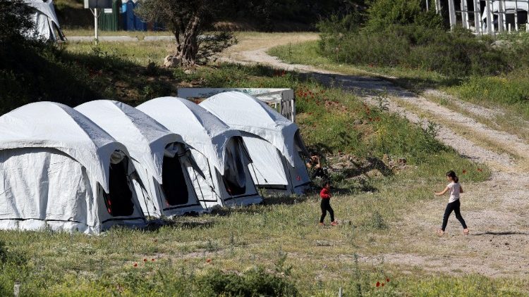 Dans un camp de personnes migrantes et réfugiées sur l'île grecque de Lesbos, où des cas positifs à la Covid-19 ont été détectés - le 13 mai 2020
