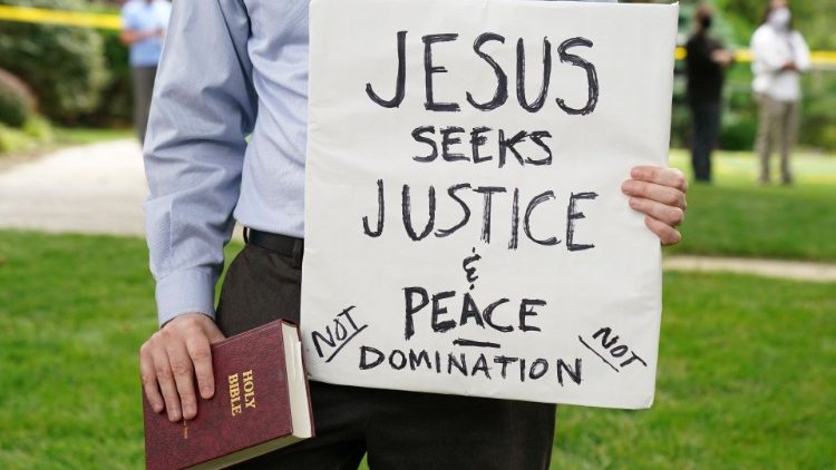 Bei den derzeitigen Anti-Rassismus-Protesten in den USA wird auch die Bibel zitiert
